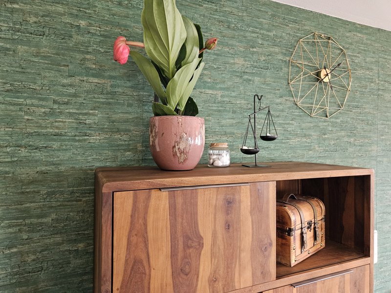 Praxisdetail – Sideboard mit Pflanze